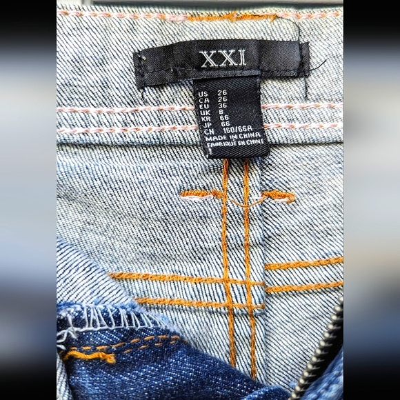 Forever XXI Distressed Denim Blue Jean Shorts Size 26/2 - Picture 7 of 8